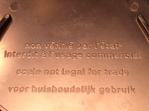 tekst op onderkant plateau