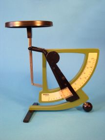 letter scale, maker Jakob Maul