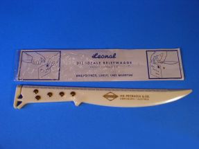 letter scale, maker Leonal