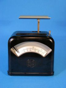 letter scale, maker EM