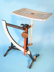 letter scale, maker Jakob Maul