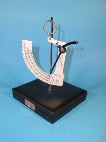 paper scale, maker T.M.I.