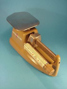 letter scale, maker Pitney-Bowes