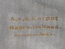 maker's name on the inside of the lid