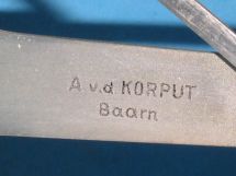 maker's name on the scale