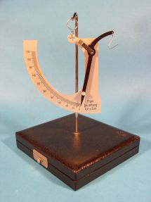 paper scale, maker unknown