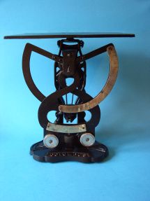 Columbus parcel scale, maker Ph.J. Maul