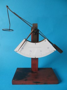 egg scale, maker unknown