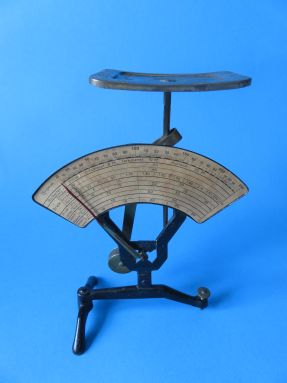 letter scale, maker Jakob Maul