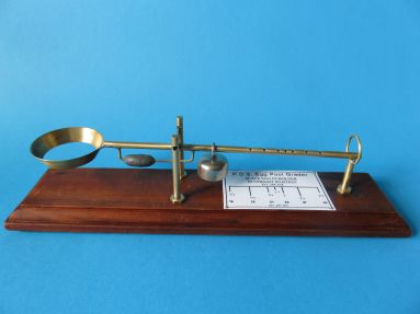 egg scale, maker P.D.S.
