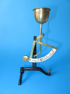 egg scale, maker Jakob Maul