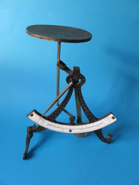letter scale, maker Ph.J. Maul