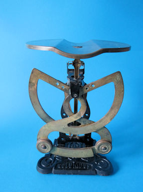 letter scale, maker Ph.J. Maul