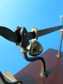 scale detail 3