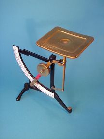 letter scale, maker Jakob Maul