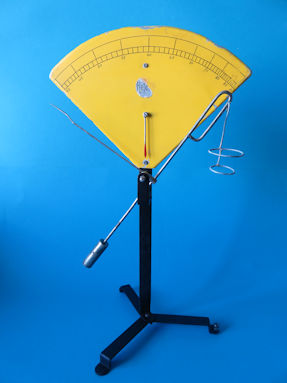 egg scale, maker broedmachinefabriek Reform
