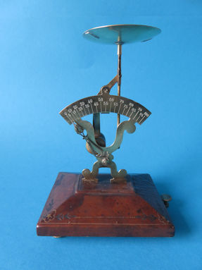 letter scale, maker Narcisse Briais