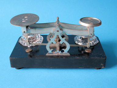 back of the inkstand with letter scale