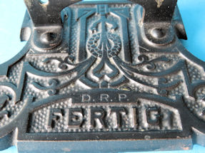 detail 9