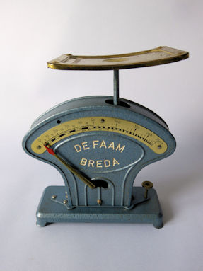 letter scale, maker Ph.J. Maul