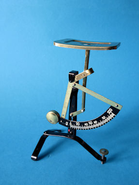 letter scale, maker Jakob Maul