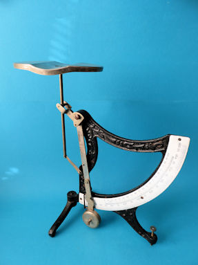 letter scale, maker Louis Dietrich