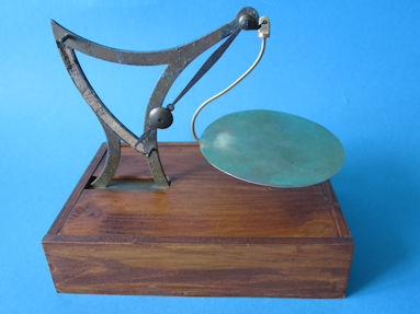letter scale, maker René Guérin