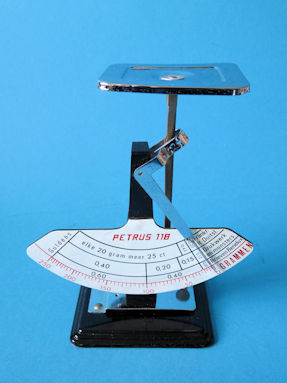 letter scale, maker Industrias Petrus