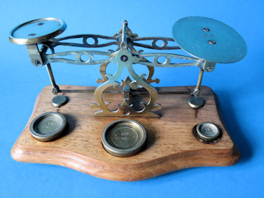 letter scale, maker Narcisse Briais