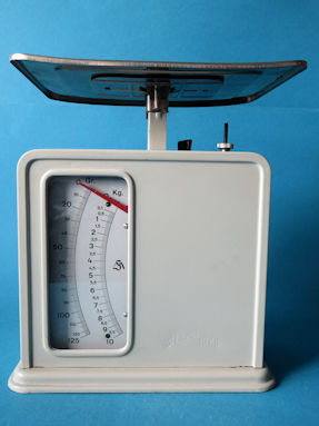 letter and parcel scale, maker Jakob Maul
