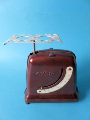 letter scale, maker Testut