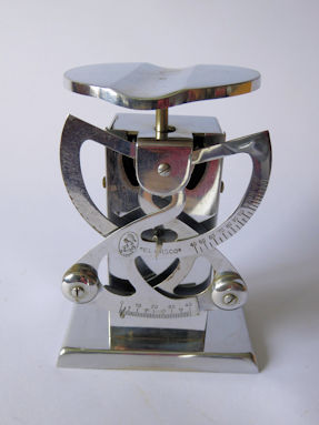 letter scale, maker El Casco