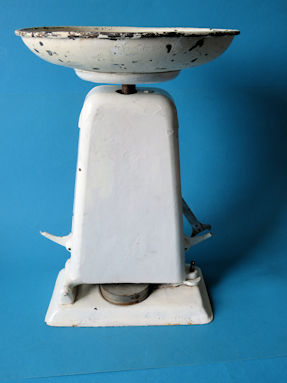 back of kitchen scale