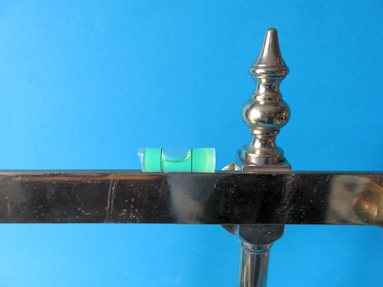 detail waterpas opgestelde garenweger