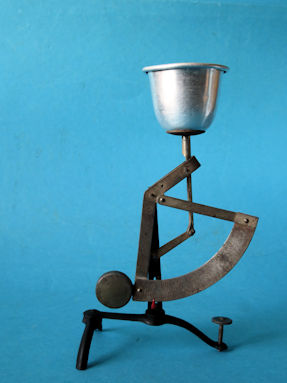 egg scale, maker Ph.J. Maul