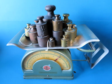 the weights together 6 kilograms