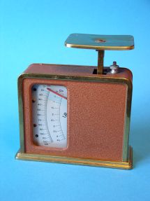 letter scale, maker Jakob Maul