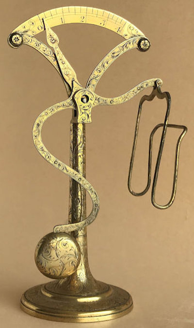 letter scale No. 113, fully gilded and engraved florally
